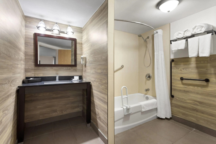 Ramada by Wyndham Lindsay photo 10