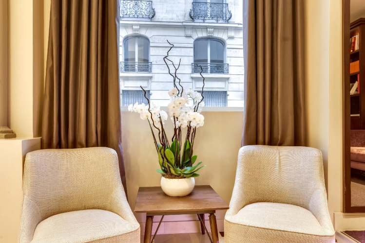 Le 12 Hotel