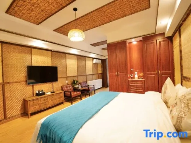 Deluxe Double Attic Suite