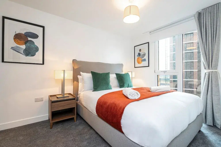 Waterside Flat in Central Leeds