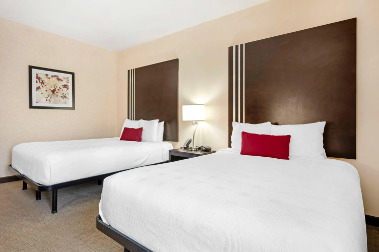 Best Western Plus Howe Inn