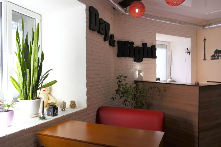 Day & Night - Hostel