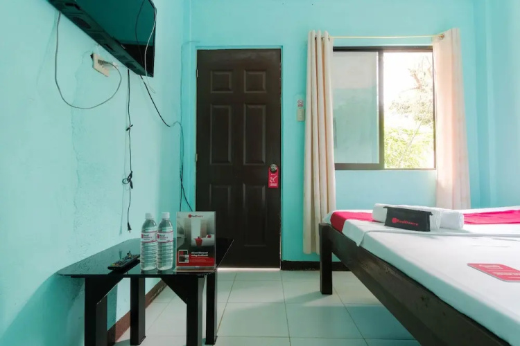 RedDoorz @ Dinagpan Street Coron