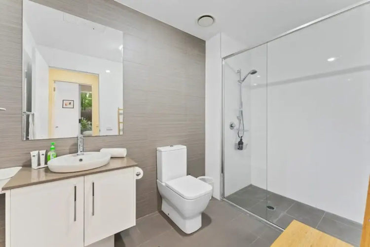 Tranquil 1-bed Apartment With Courtyard, Pool, BBQ