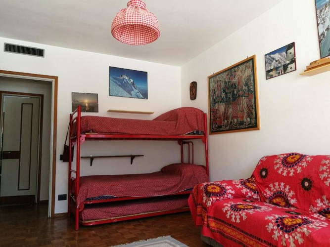 3 Bedrooms Apartment
