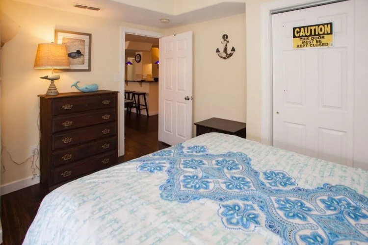 Down By The Sea - 9 Br Home