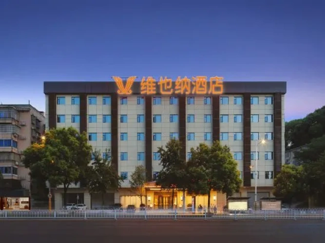 Vienna Hotel (Changsha Yuelu Mountain Orange Island West Lake Park Branch)
