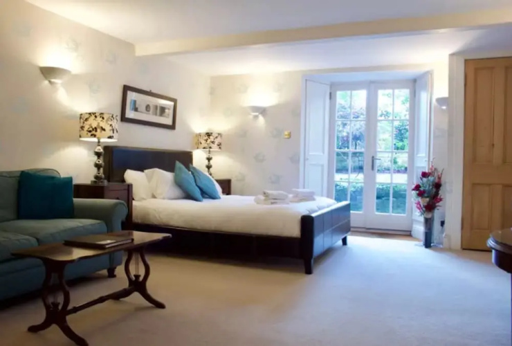 Beautiful New Town Studio, With Patio