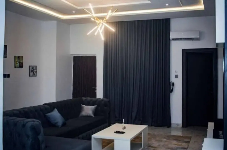 GlassTop Lounge Kubwa