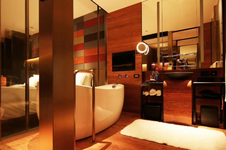 H2O Hotel