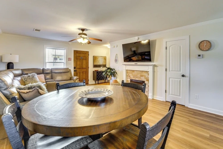 2 Bedrooms Apartment