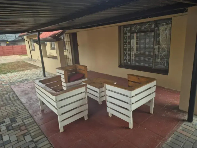 Ithonsi Guesthouse