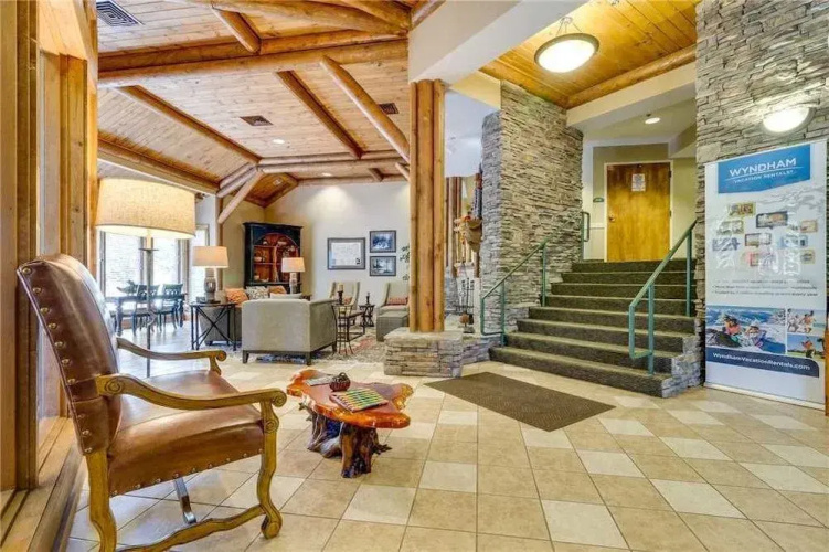 Baskins Creek 404 - 2 Br condo by RedAwning