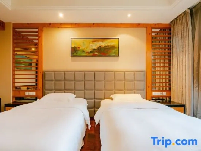 Standard Twin room with garden view