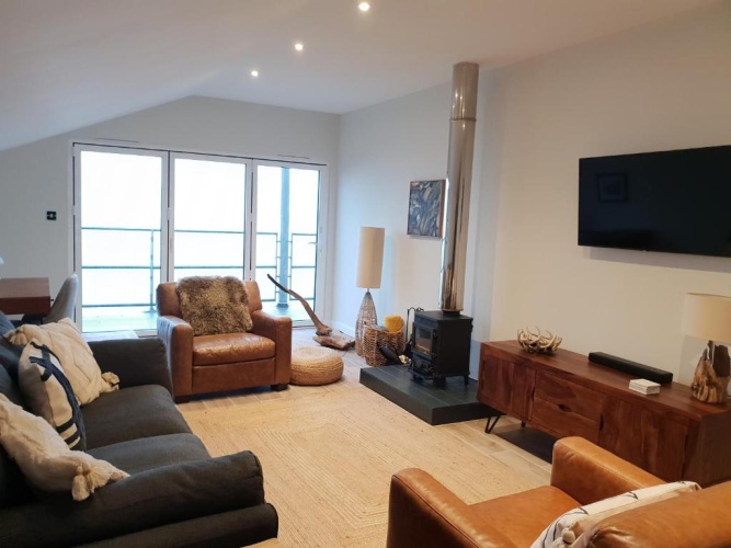 3 Bedrooms Apartment