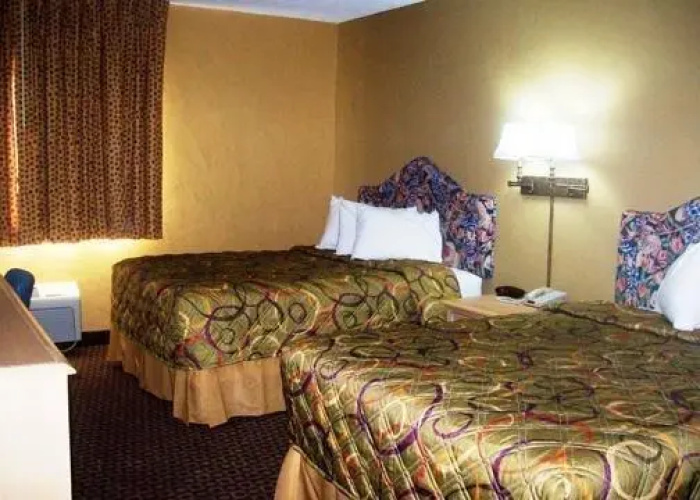 Econo Lodge Inn And Suites