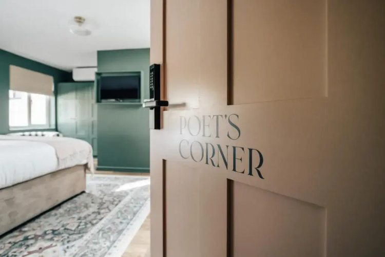 Hermes Hotel by Nestor