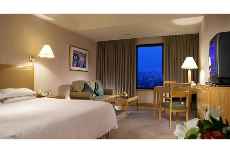 85 Sky Tower Hotel