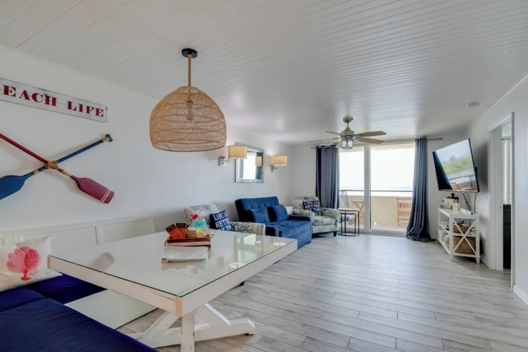 2 Bedrooms Apartment