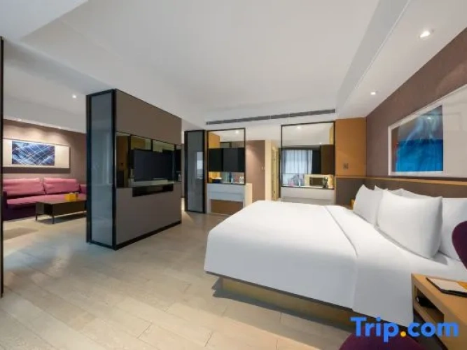 Deluxe Double Suite with pool view