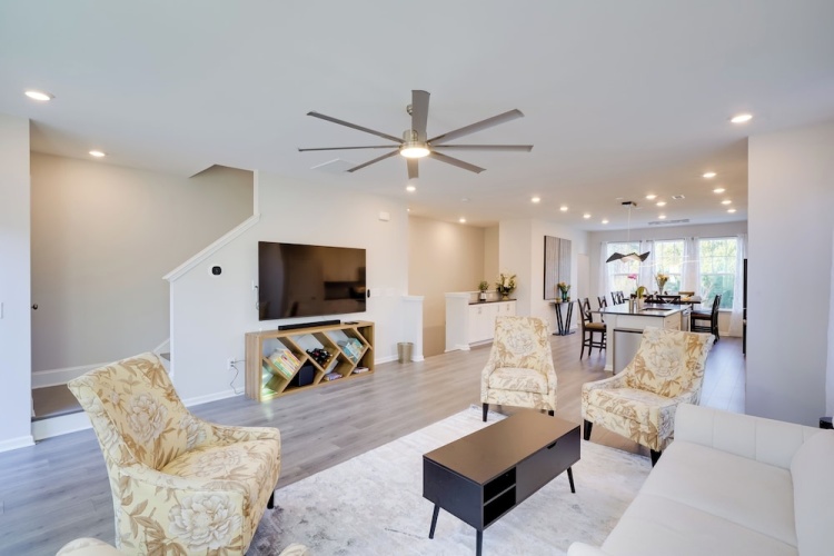 4 Bedrooms Apartment