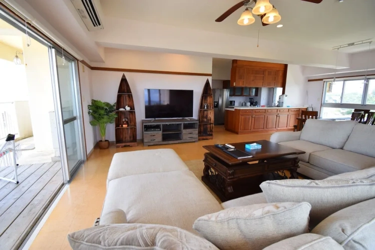 3 Bedrooms Standard Family room with ocean view
