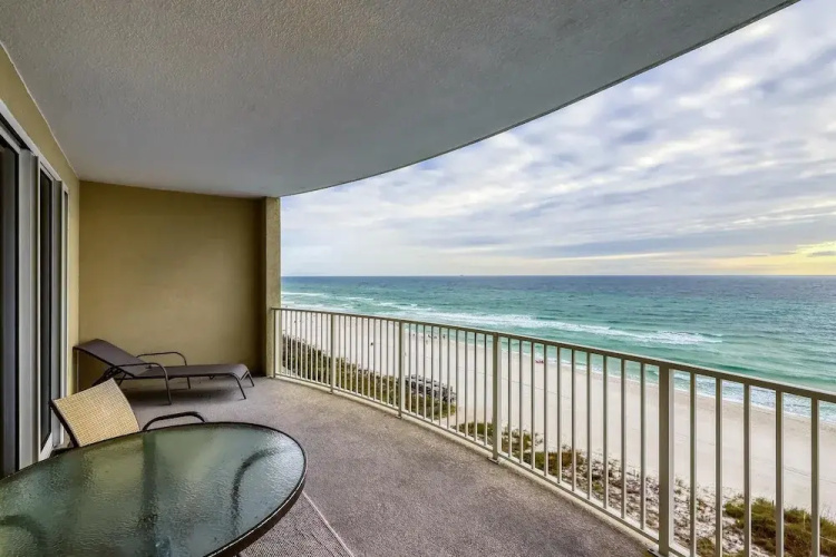 Twin Palms 702