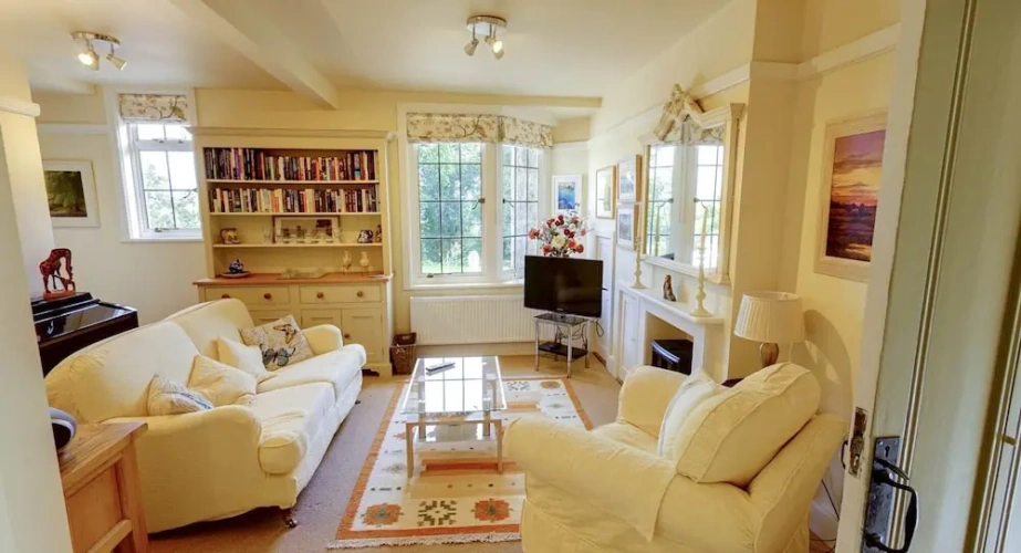 2 Bedrooms Cottage