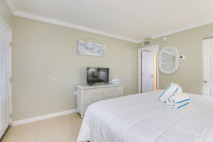 Gulf Getaway With Porch + Direct Beach Access!