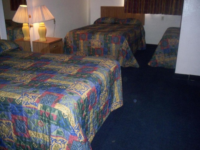 Standard Triple room