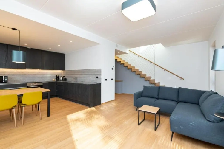 3 Bedrooms Apartment