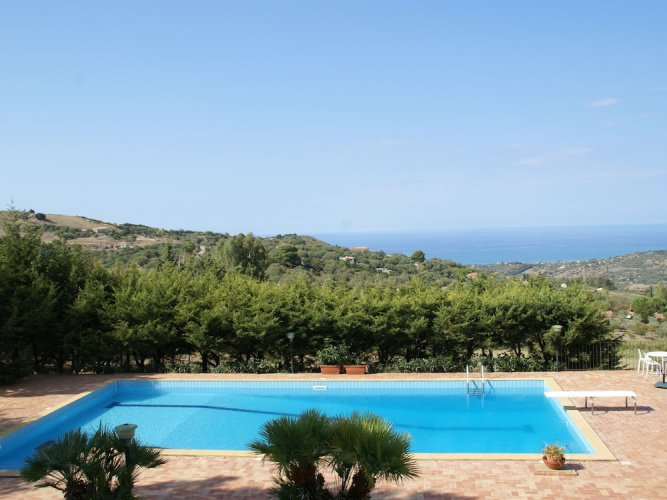 Luxurious Holiday Home in Collesano With Pool