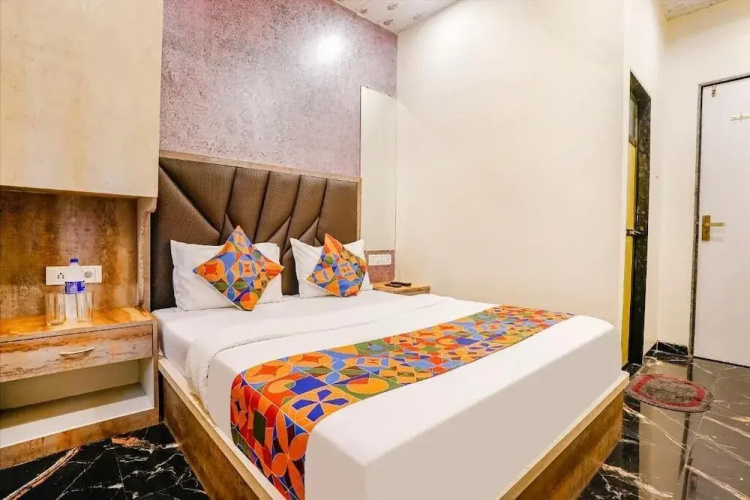 Hotel Priceless