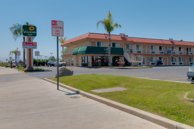 Vagabond Inn Bakersfield South photo 13
