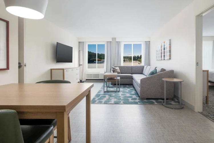 2 Bedrooms Suite with mountain view