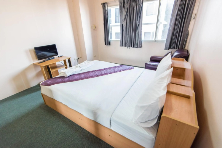 King Royal II Hotel
