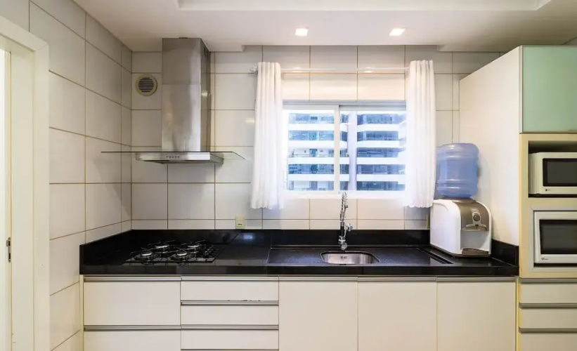 Apt w/ 3BR & BBQ 350m From the Beach Lam0601