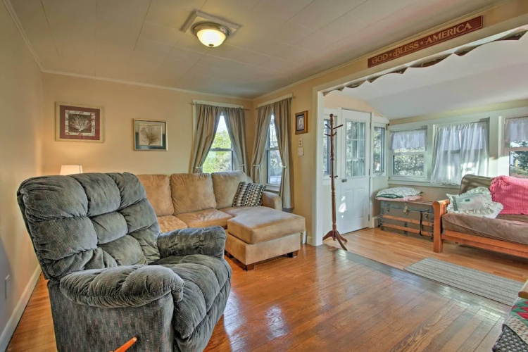 Steps to Cape Cod Canal: Buzzards Bay Home