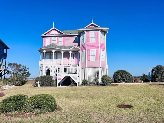 3 Bedrooms Cottage with balcony