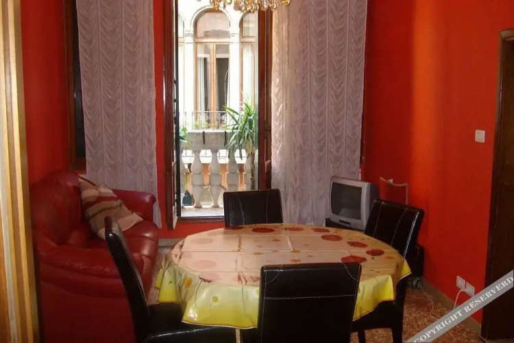 Sunny Venice Apartment