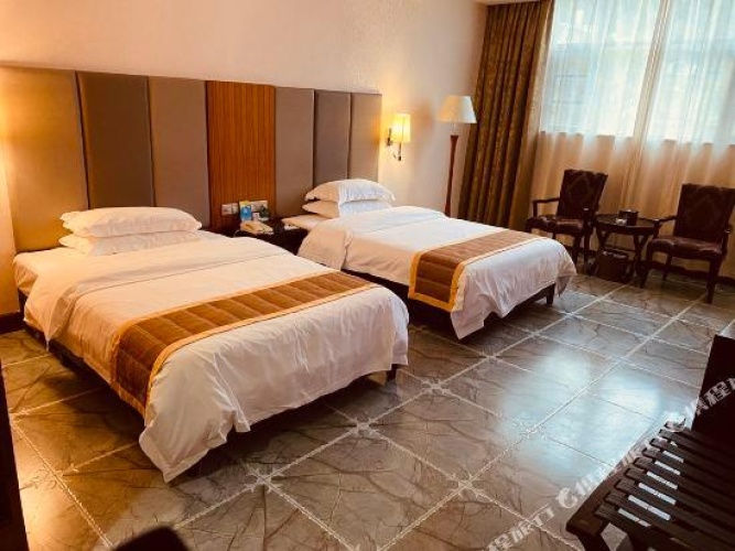 Standard Twin room with garden view