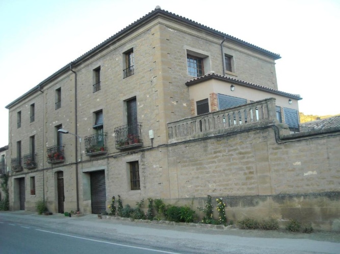 4 Bedrooms Apartment
