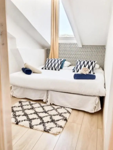 Charming 1 Bedroom Apartment Center