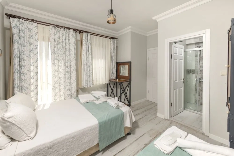 Deluxe Triple room with balcony and with sea view