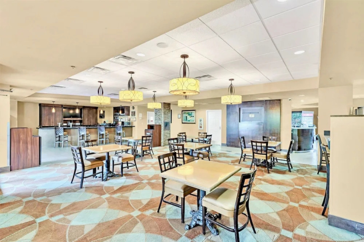 Condo w Hot Tub & Pool - Close to Universal Studio