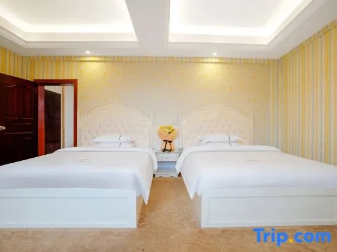 Deluxe Quadruple Suite