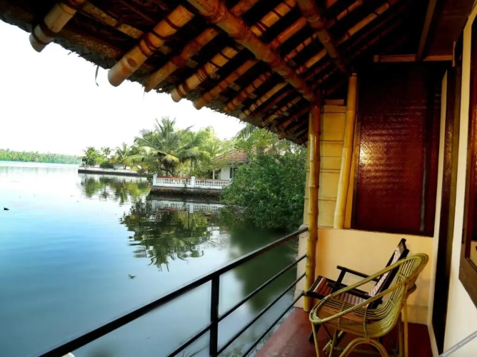Kadalkkara Lake Resort