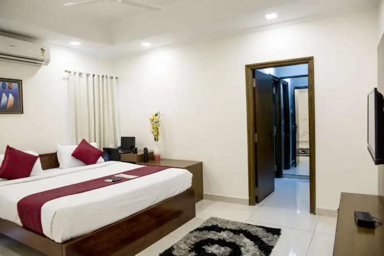 SKYLA Service Apartment Road No.10