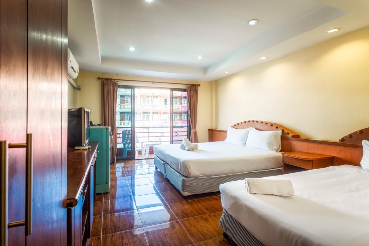 Standard Triple room
