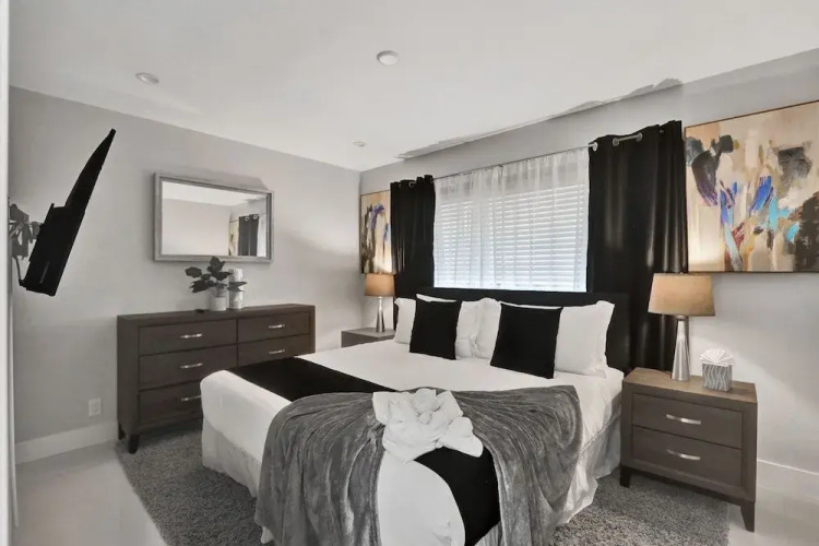 Renovated 5 Br Home with Heated Pool